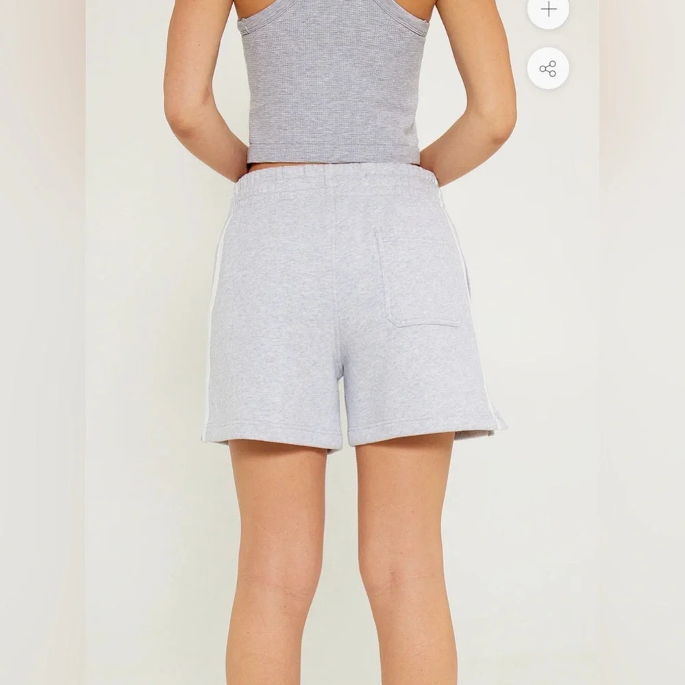 NWT Cream Yoga Dani Sweat Shorts Heather Gray 100% Cotton Size Small